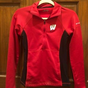 Comfy Columbia quarter zip with thumb holes!